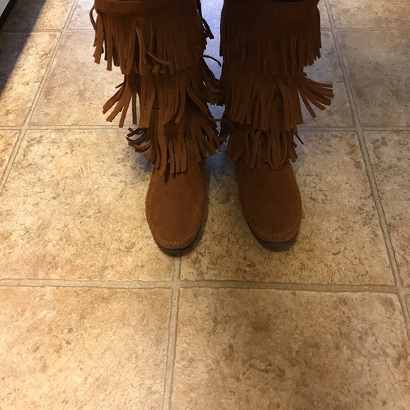 minnetonka moccasins boots womens